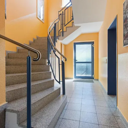 Appealing In Near Seabeach Villa *